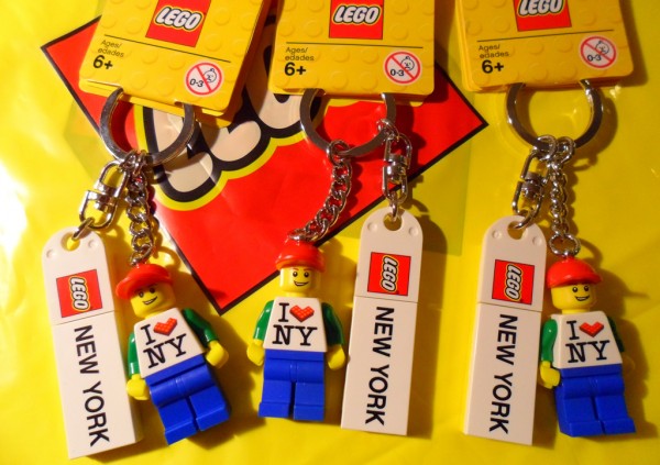 853309 - New York Minifigure Key Chain