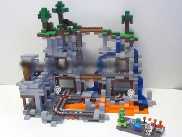 LEGO Minecraft 2014 : 21118 The Mine ?