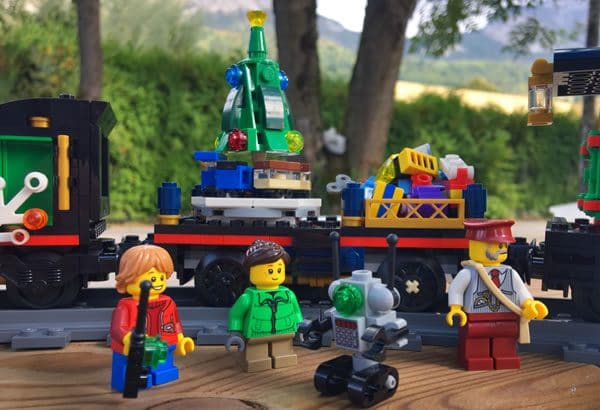 lego-creator-expert-10254-winter-holiay-train-4