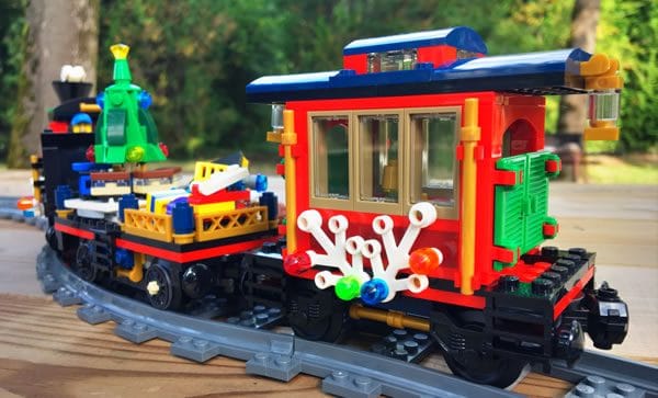 lego-creator-expert-10254-winter-holiday-train-7