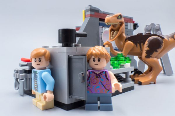 Review LEGO 75932 Jurassic Park Velociraptor Chase HOTH BRICKS