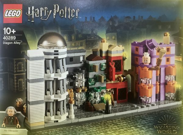 Harry Potter - Livres de collection et produits dérivés [Wizarding World] - Page 22 40289-lego-diagon-alley-box-front-600x442