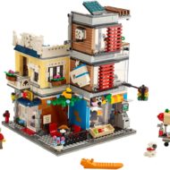 31097 Townhouse and Pet Store