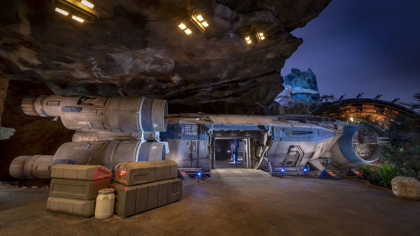 Resistance I-TS Transport @ Star Wars Galaxy's Edge