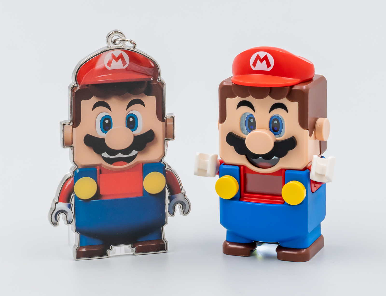 ▻ Primo piano sui portachiavi LEGO Super Mario & Luigi - HOTH BRICKS