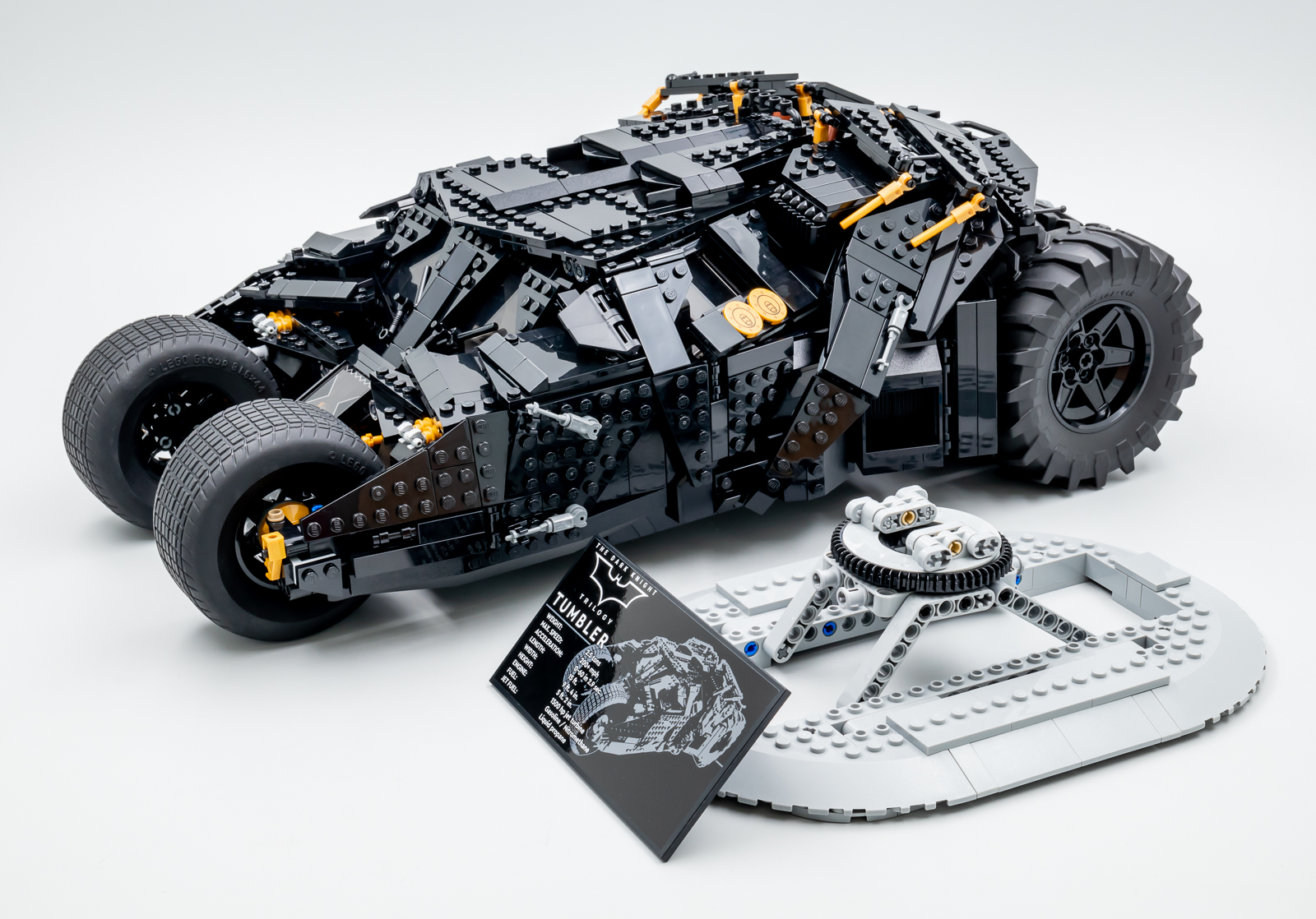 LEGO 76240 DC Batman La Batmobile Tumbler, Set pour Adultes À Exposer Et À  Collectionner, Idée Cadeau, Maquette Voiture : : Jeux vidéo