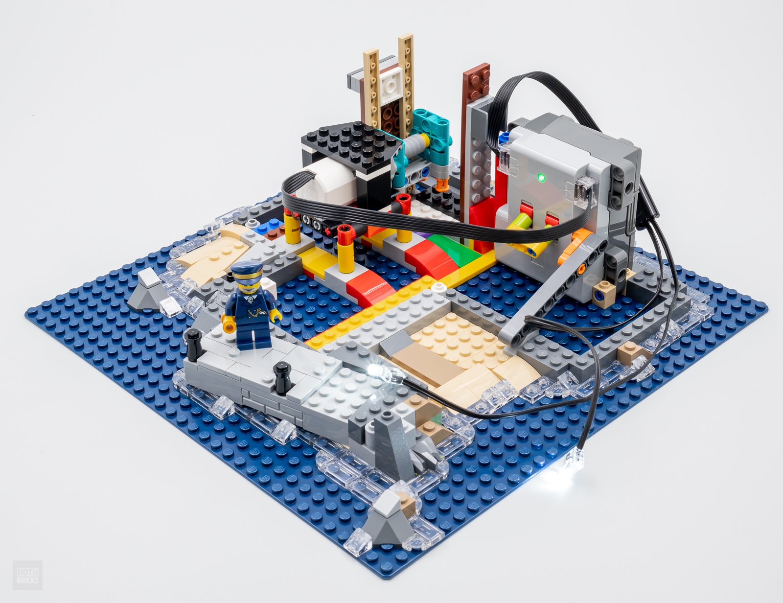 Chez LEGO : le nouveau phare LEGO Ideas 21335 Motorized Lighthouse est  disponible ! - HelloBricks