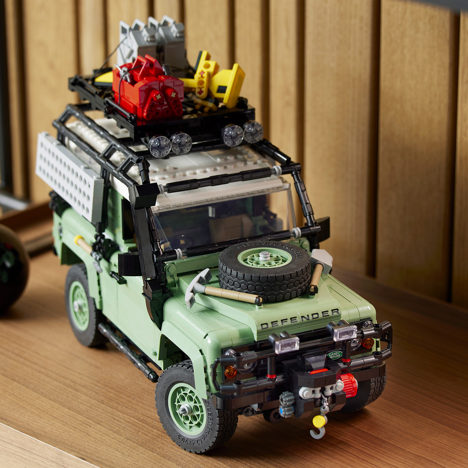 ▻ LEGO ICONS 10317 Classic Land Rover Defender 90: the set is