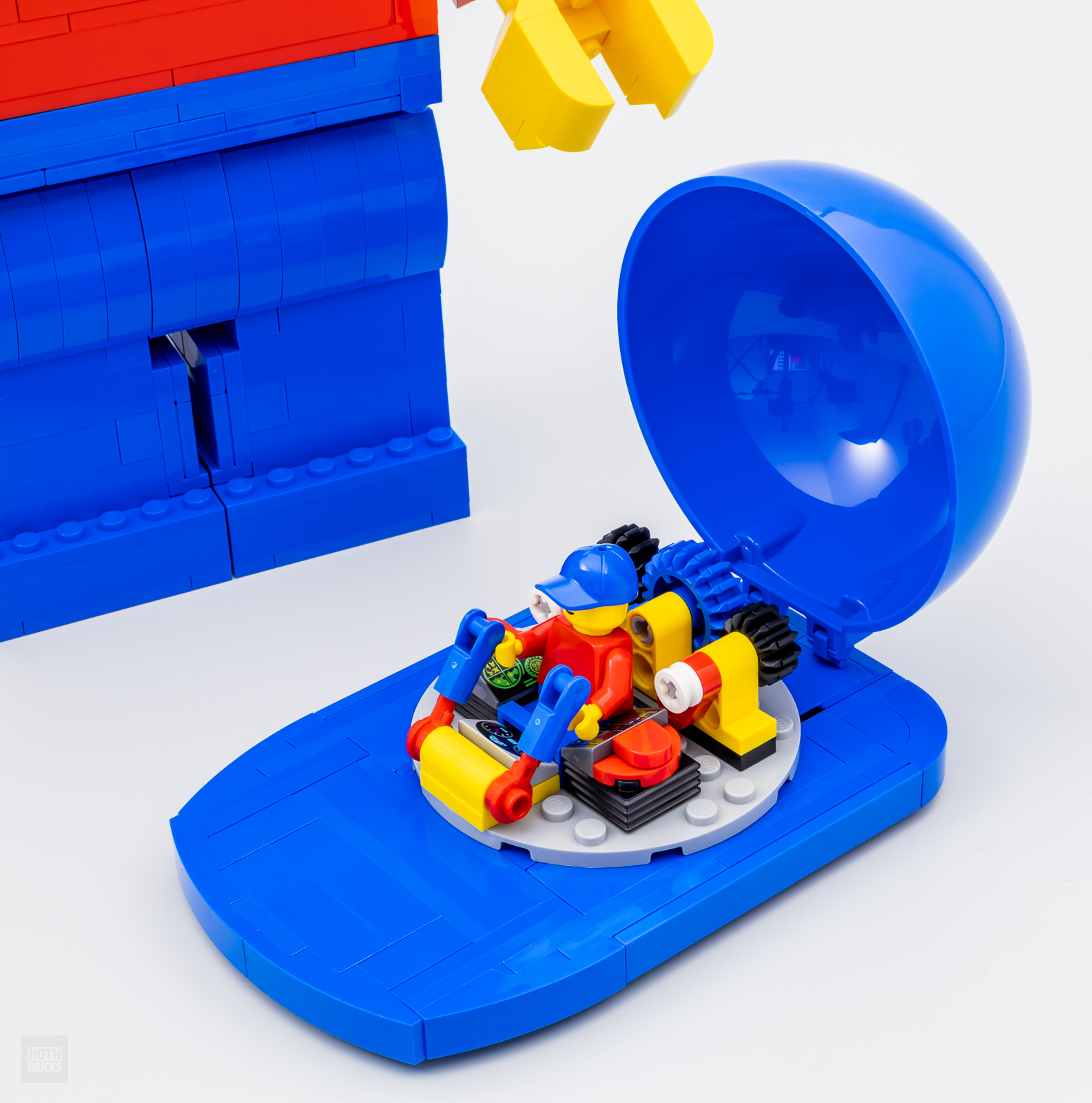 Review LEGO 40649 Up-Scaled LEGO Minifigure - HelloBricks