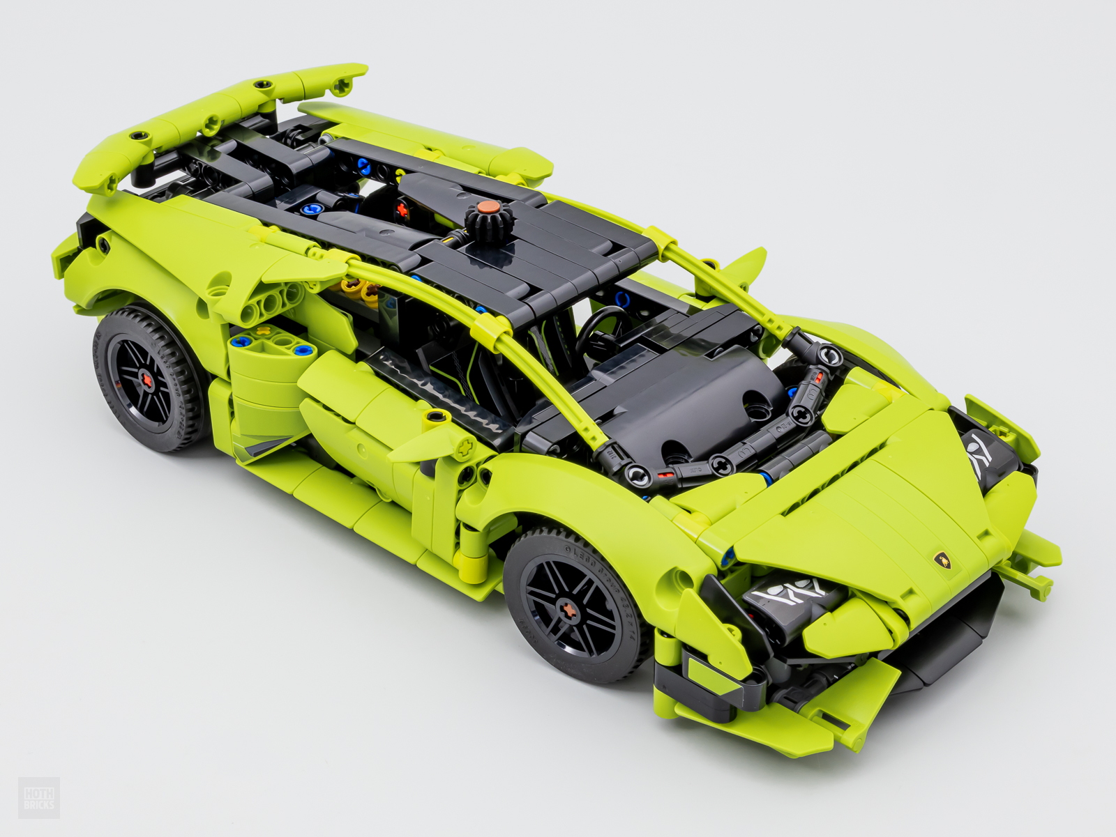 New Lamborghini Huracan Tecnica 2023 review