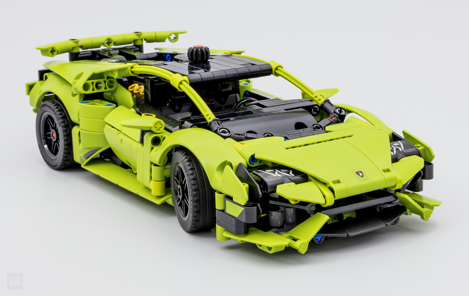 Review LEGO Technic Lamborghini Huracán Tecnica HOTH BRICKS
