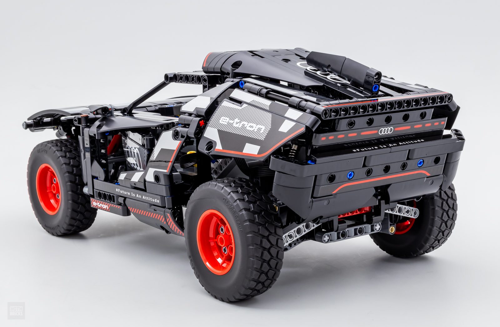 Review: LEGO Technic 42160 Audi RS Q e-tron - HOTH BRICKS