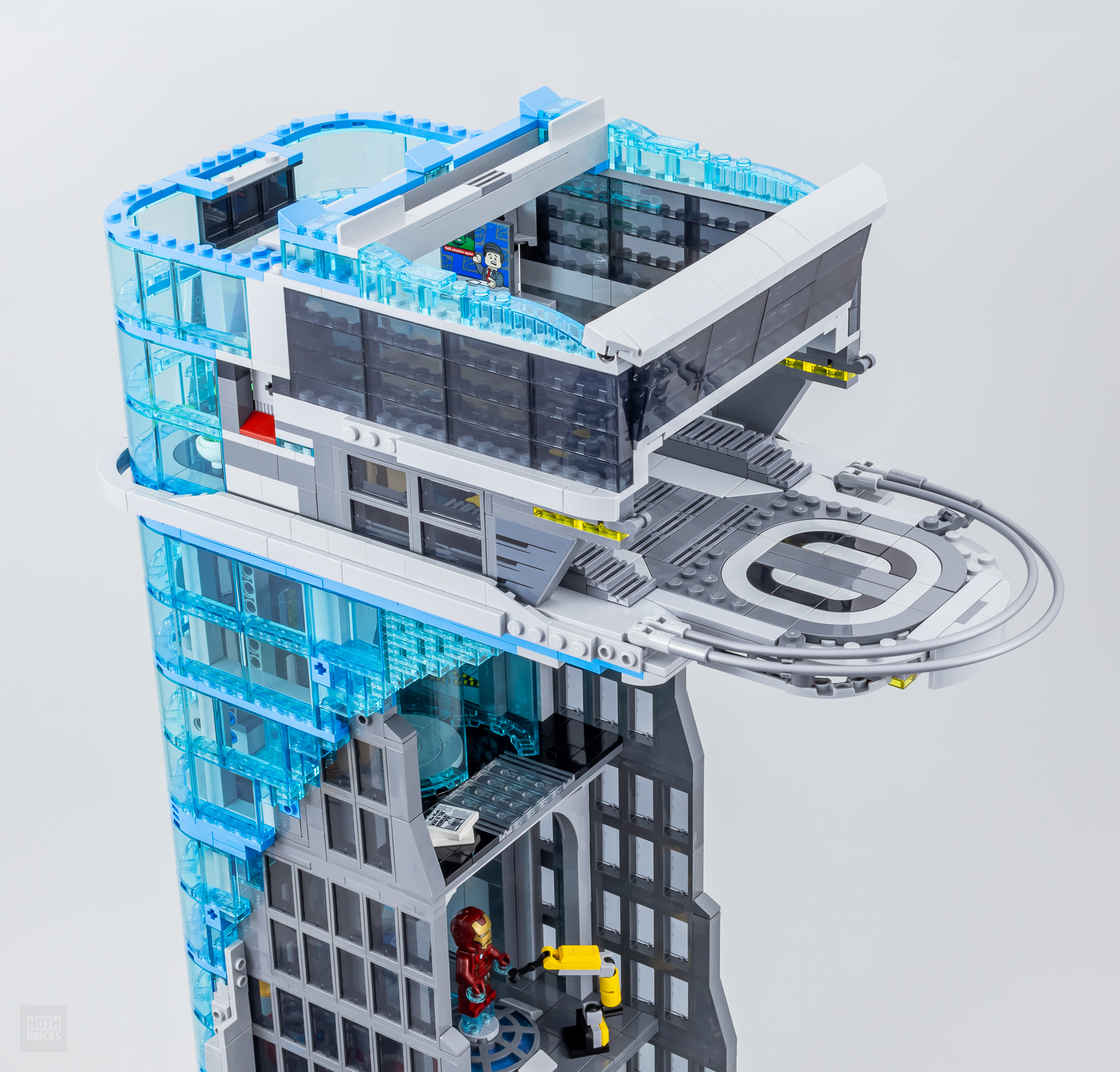 Je suis en train de monter la nouvelle tour LEGO Avengers et je ne