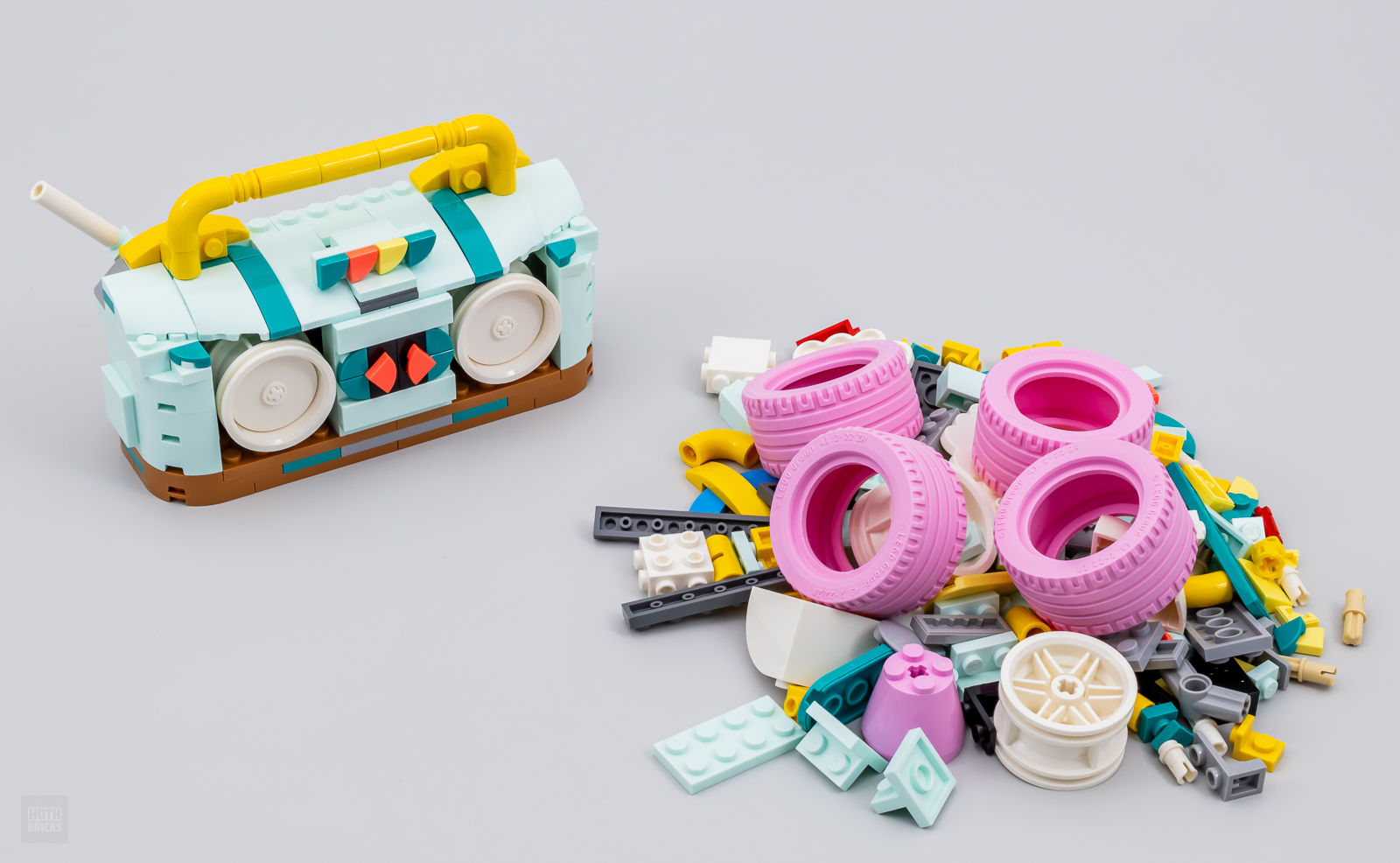 LEGO Creator Les Patins à roulettes Rétro, Jouet pour Filles et Garçons  avec Mini-Skateboard et Boombox, Décoration Rétro pour la Chambre, Cadeau  d'anniversaire pour Enfants de 8 Ans 31148 : : Jeux et Jouets