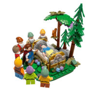 43242 lego disney snow white seven dwarfs cottage 14