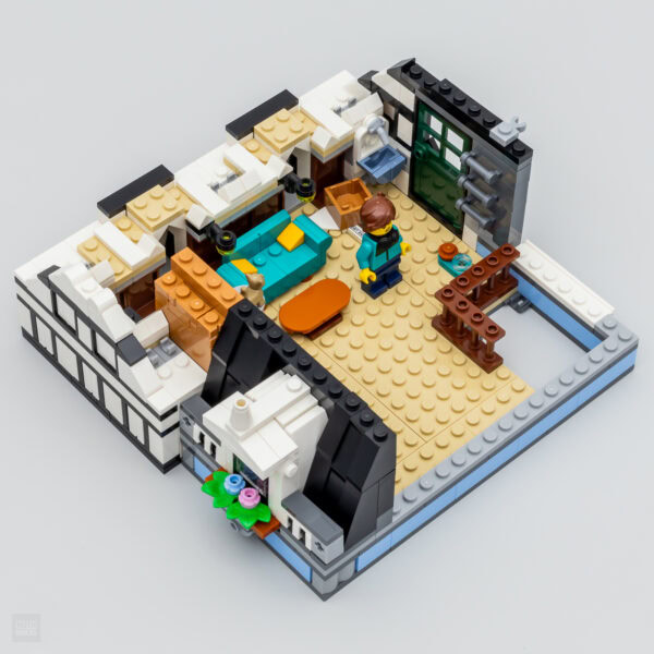 lego icons modular 10350 tudor corner 12