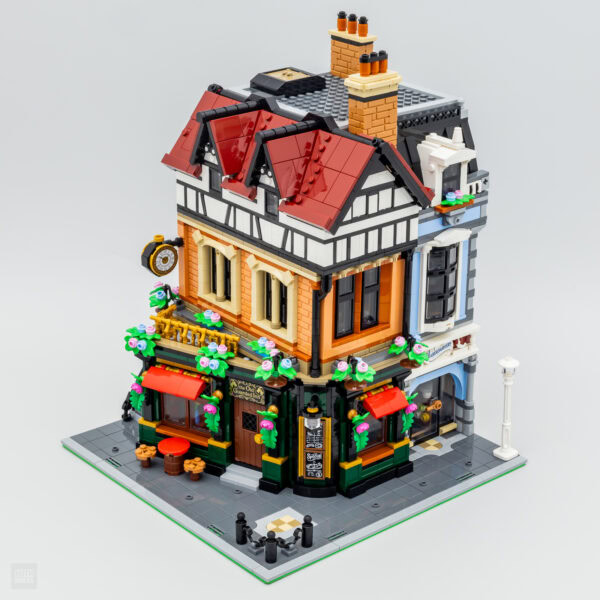 lego icons modular 10350 tudor corner 22