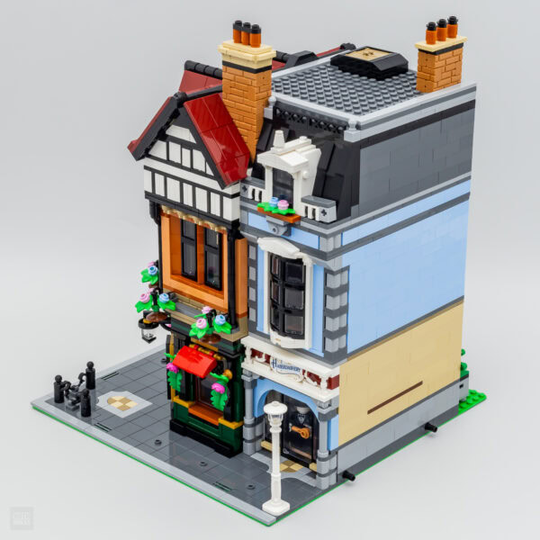 lego icons modular 10350 tudor corner 23