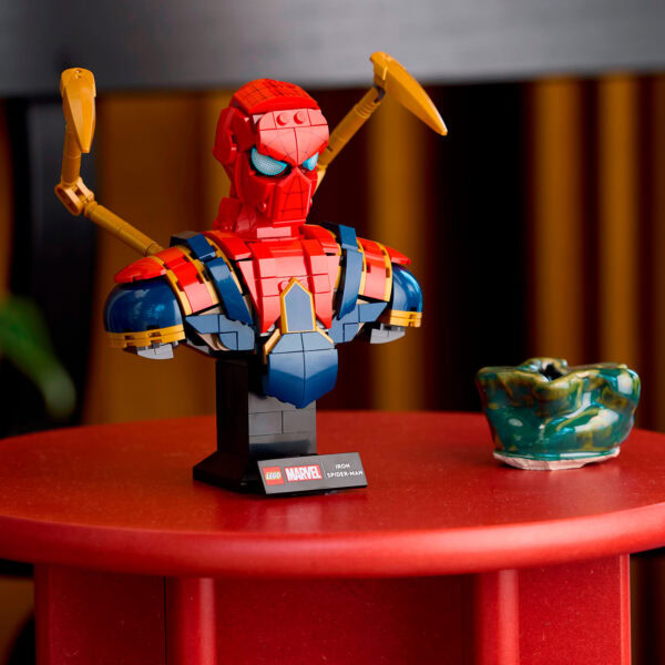 76326 lego marvel iron spider man bust 4